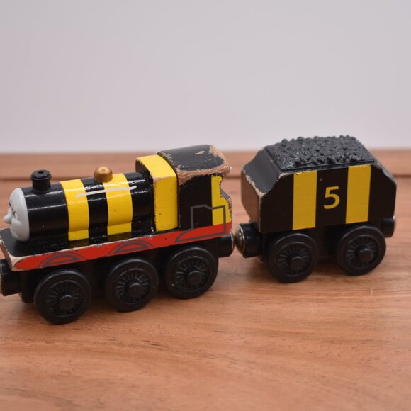Busy As a Bee James and Tender Thomas & Friends Wooden Railway Engine 2003 Train - Picture 3 of 11